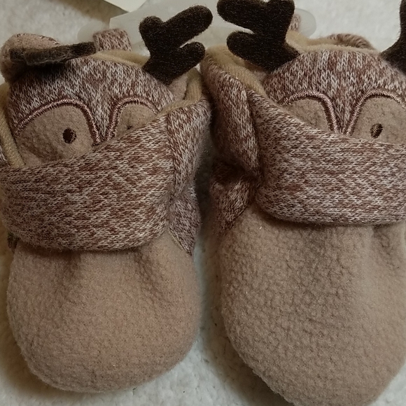 *5/$20* Cat & Jack Infant Reindeer Booties - Picture 2 of 6
